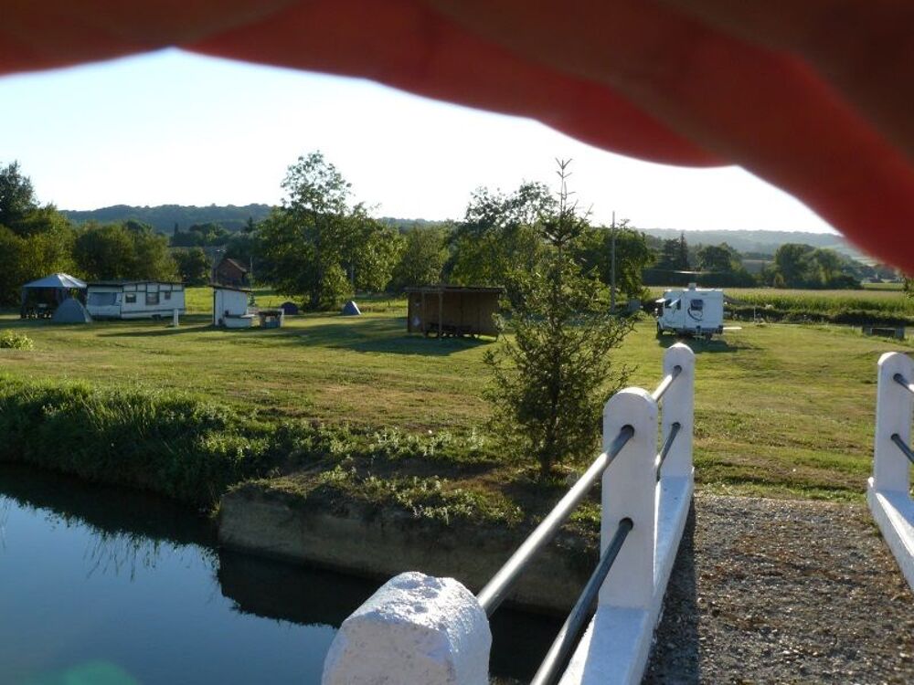   Sur terrain de camping Gites de France 2 épis,6 emplacements Aquitaine, Lespielle (64350)