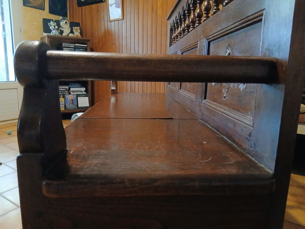 Banc coffre breton en ch&ecirc;ne veritable, sculpt&eacute;, +_40 ans Meubles