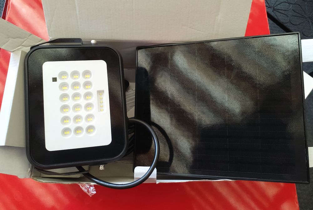 PROJECTEUR SOLAIRE pour &eacute;clairage ext&eacute;rieur et int&eacute;rieur Décoration