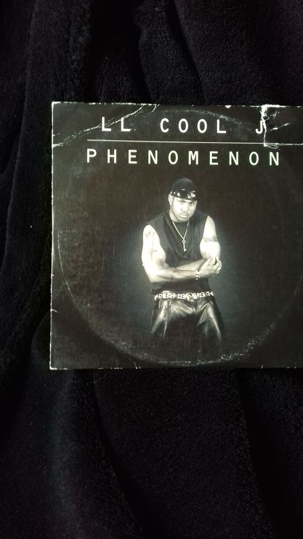 UN CD DE MUSIQUE POPULAIRE CD et vinyles