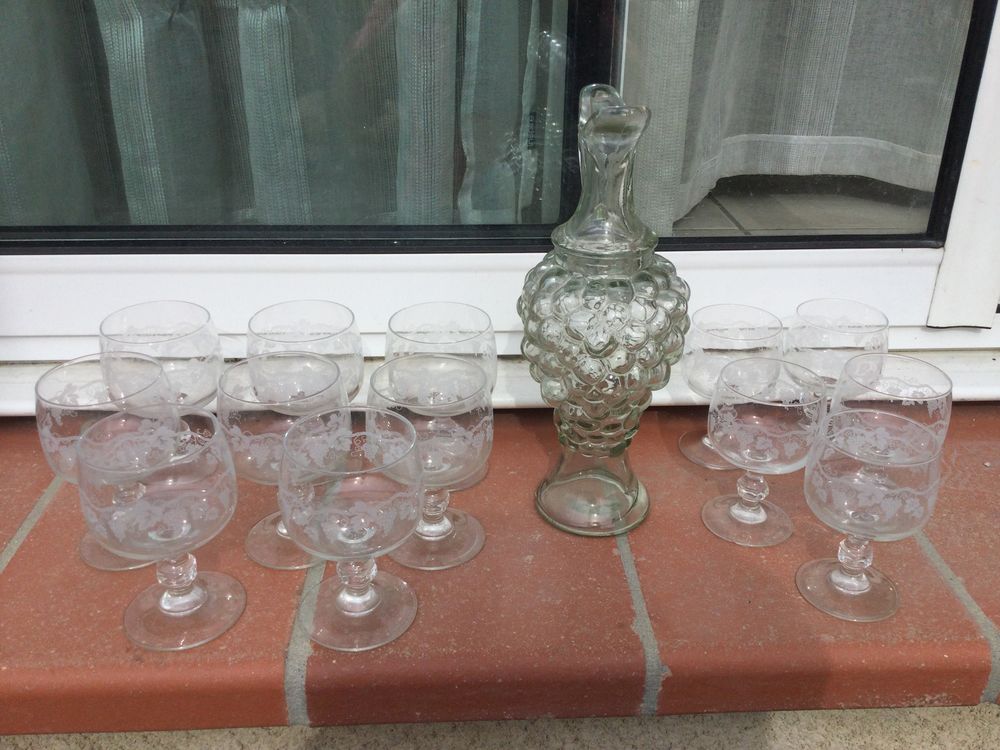 Verres et carafe motif vigne Cuisine