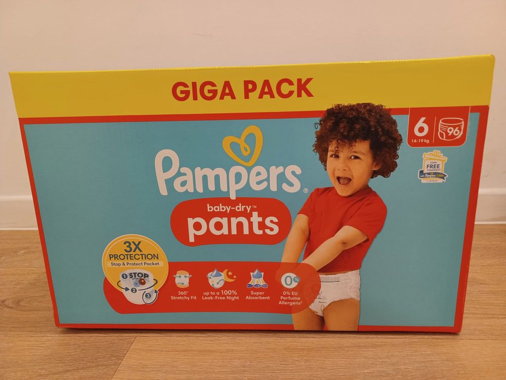 Couches PAMPERS GIGAPACK- Baby-dry -Cartons de couches NEUFS Pu�riculture