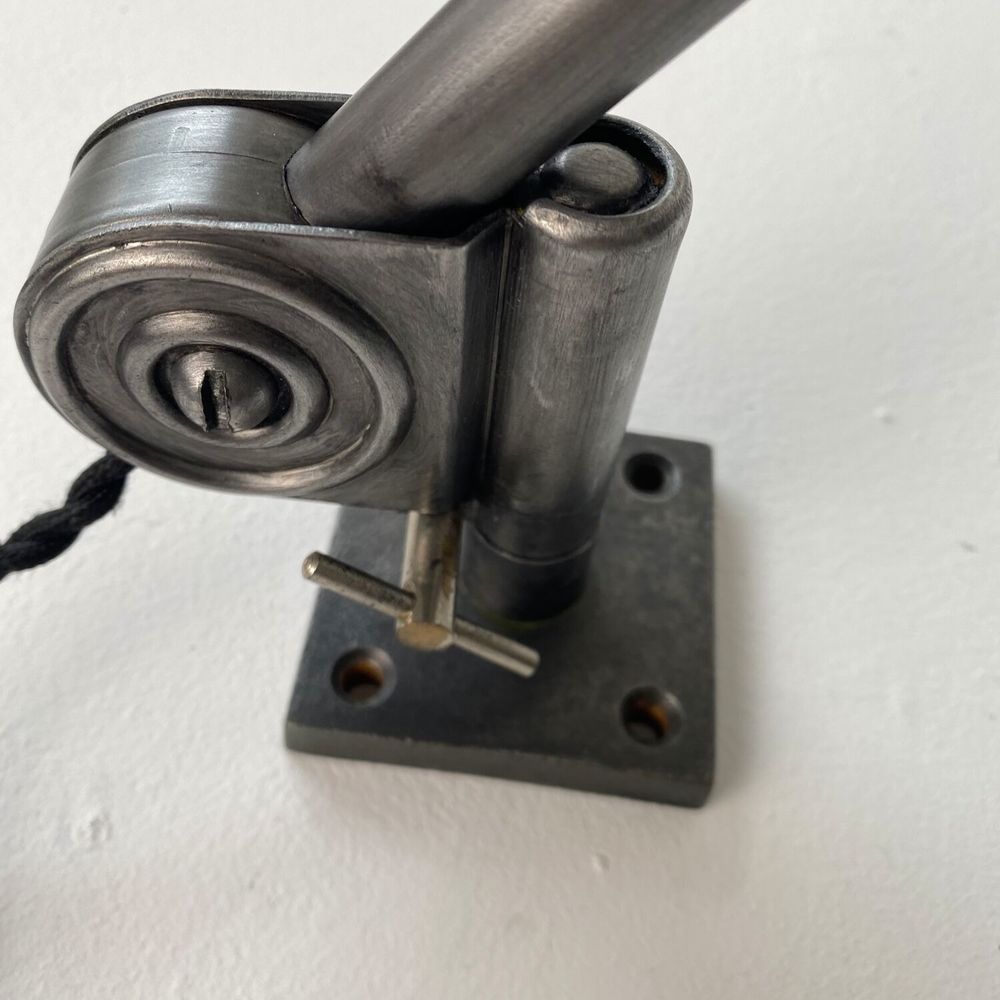 ANCIENNE LAMPE APPLIQUE D'ATELIER BAUHAUS HALA 122
Décoration