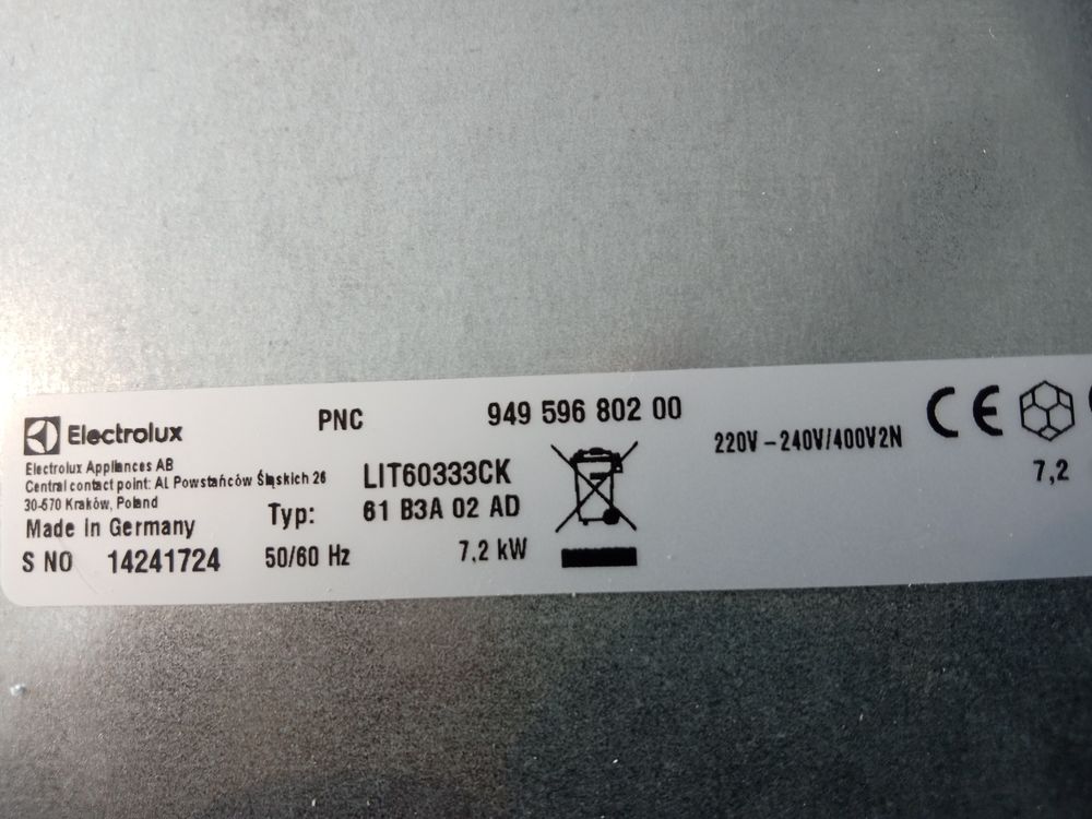 Table induction Electrolux connect&eacute;e avec hotte Electroménager
