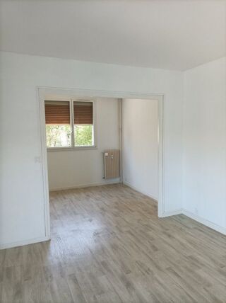  Appartement à louer 4 pièces 82 m²