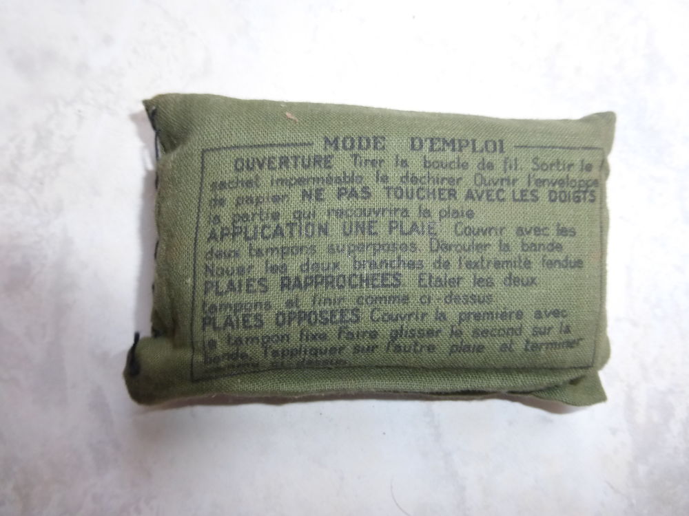 Pansement individuel arm&eacute;e fran&ccedil;aise type 1949 dat&eacute; de 1952 