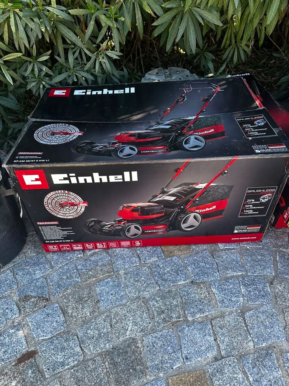 Tondeuse Einhell avec 4 batteries Jardin