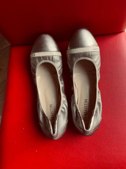 JE VENDE UN LOT DE 5 PAIRES DE CHAUSSURES UNIQUEMENT PARIS 
75016Paris (75)