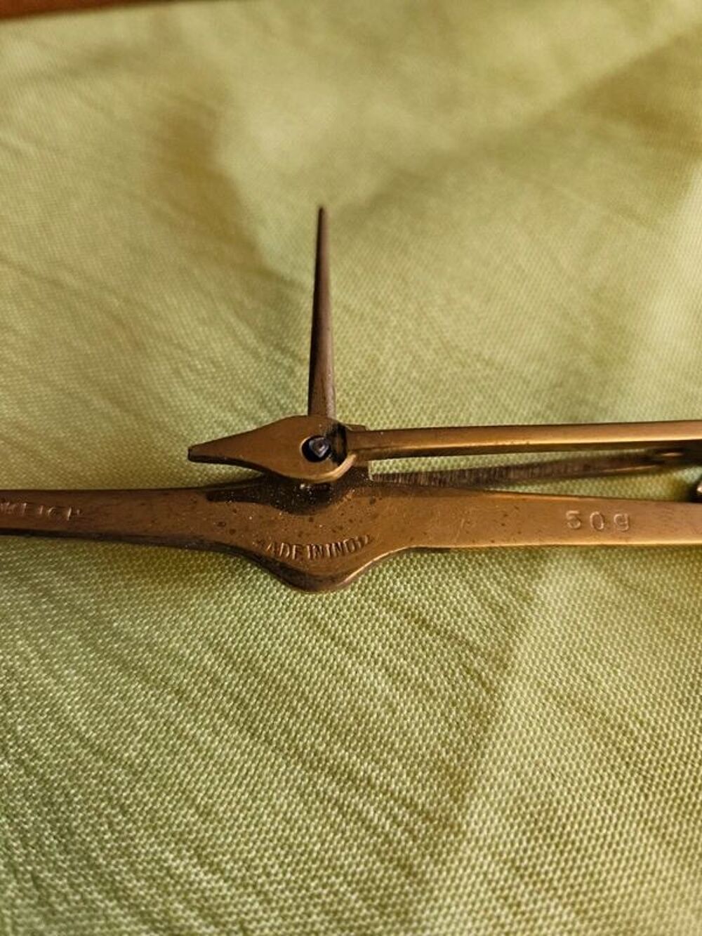 Petite balance de pr&eacute;cision, vintage pour peser m&eacute;taux pr&eacute;ci 