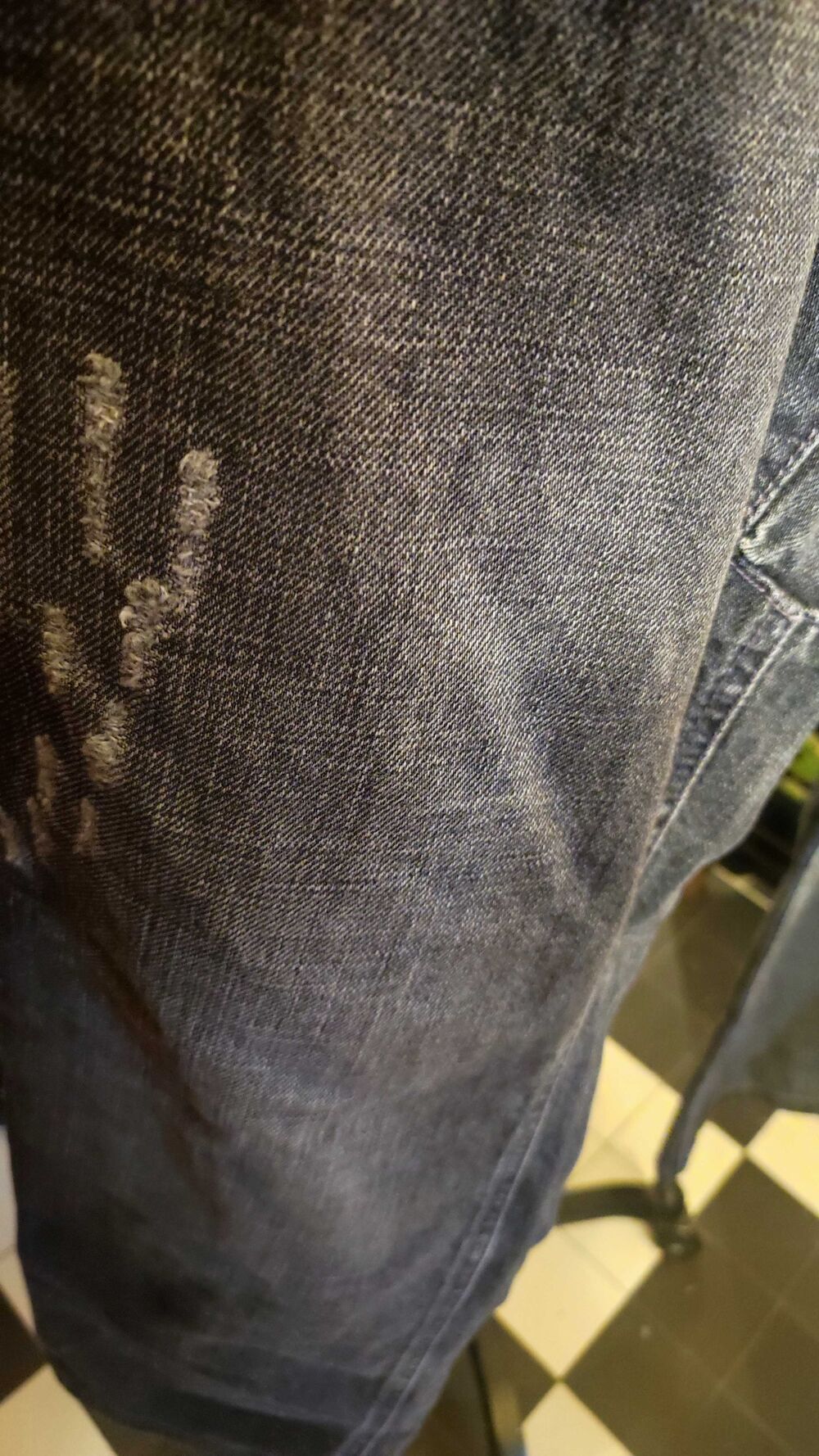 Jean vintage en tr&egrave;s bon &eacute;tat. GUESS taille 36 US. Vêtements