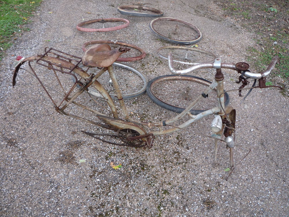 V&eacute;lo ancien col de cygne
dans l'&eacute;tat Bricolage