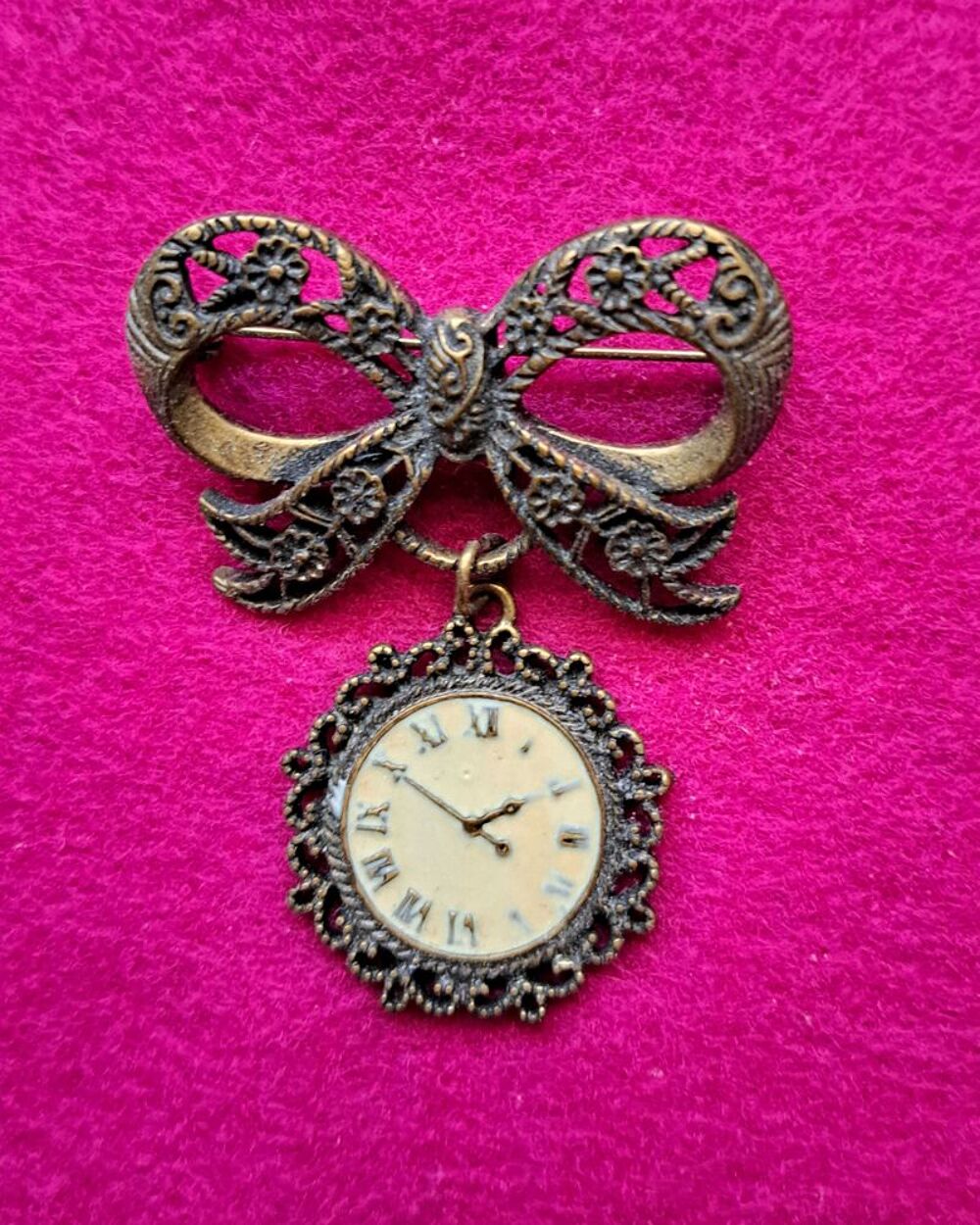 Broche fantaisie Bijoux et montres