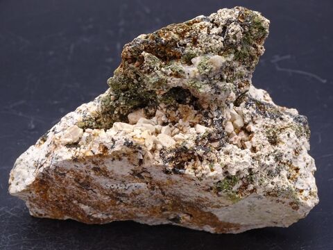 Epidote & Andradite & Magn�tite & Feldspath , Kerdu , Perros 15 Bertrichamps (54)