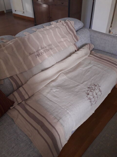 3 Rideaux beige Maisons du Monde 
100 Rouen (76)