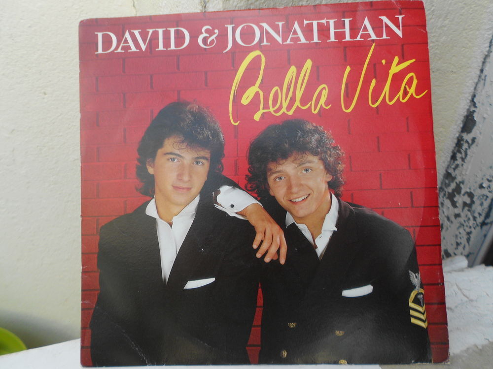 UN LOT EN BON ETAT DE 45 TOURS VINTAGE.. CD et vinyles