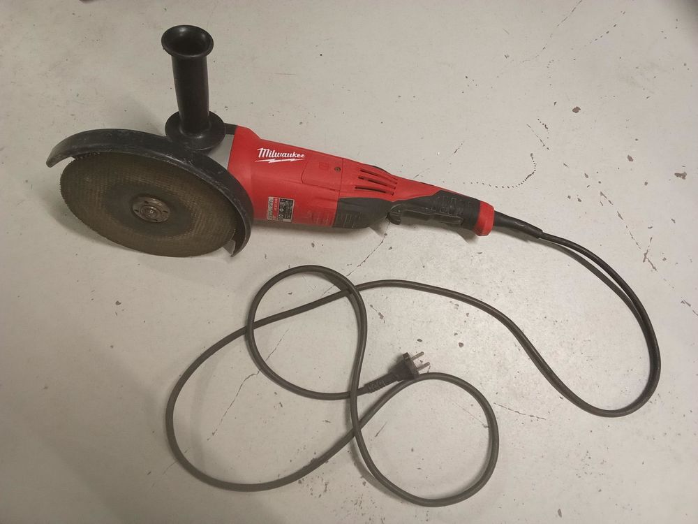 Meuleuse d'angle 230mm 2200 watt AG 22-230 DMS Milwaukee Bricolage