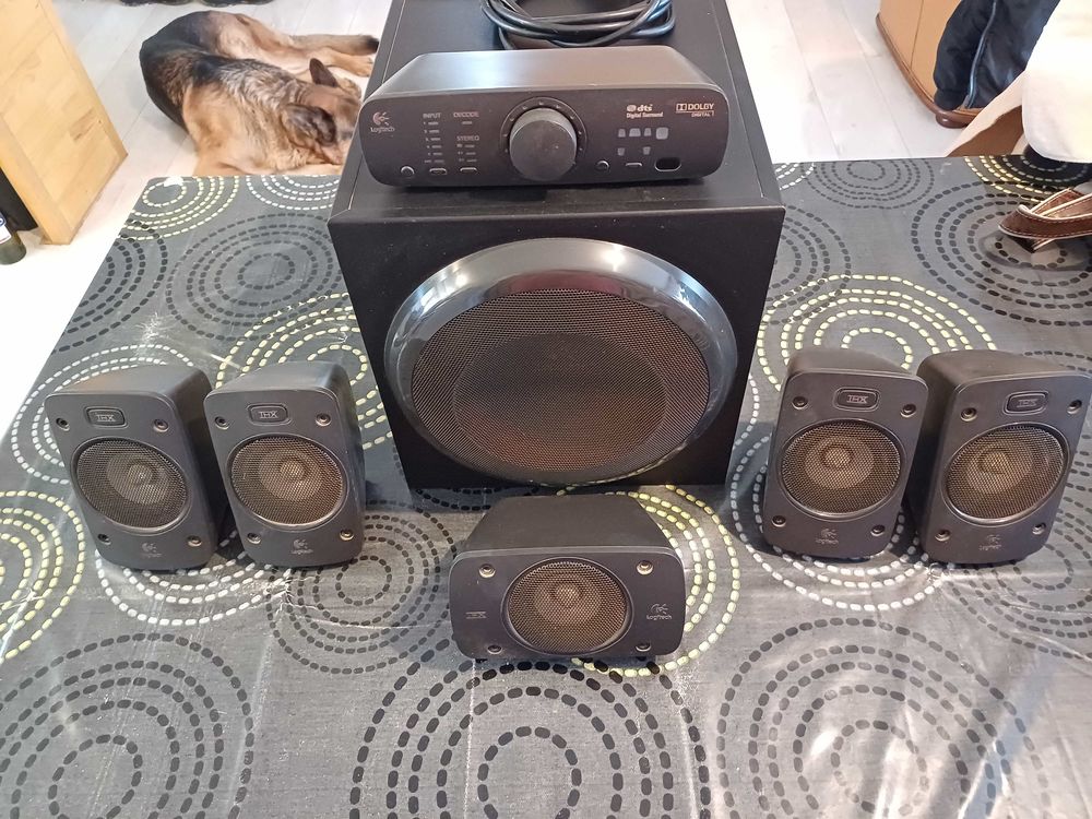 Logitech z906 complet tr&egrave;s bon &eacute;tat (console de commande ne fonctionne plus) Audio et hifi