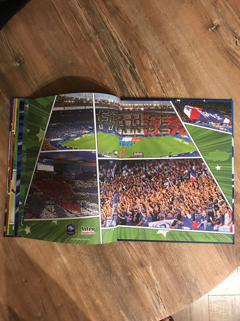 Album panini &acute;&acute; Au plus pr&egrave;s des bleus &acute;&acute; + 96 images sans double 