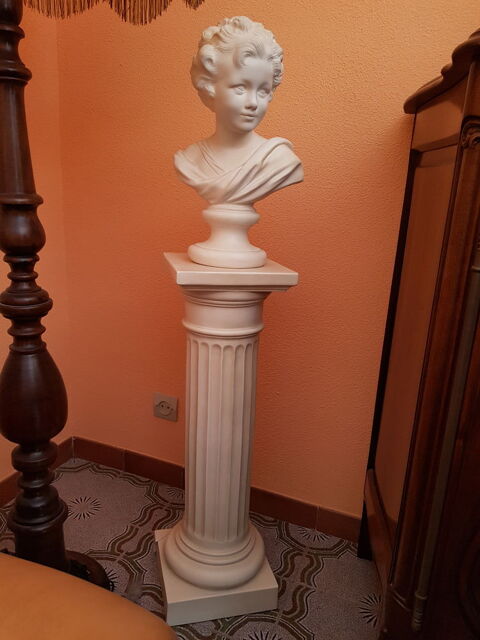 Colonne et buste blancs 50 Bandol (83)