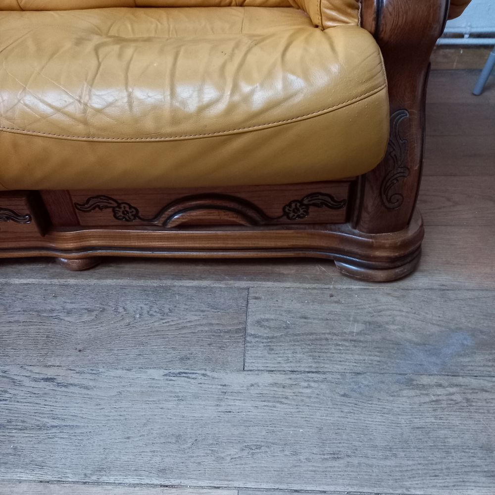 Superbe canap&eacute; en cuir 3 places
Meubles