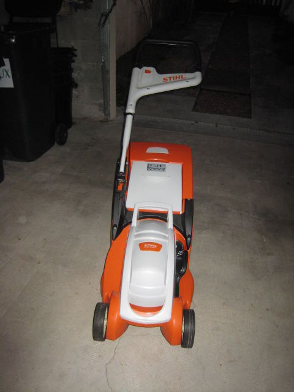 Tondeuse &eacute;lectrique STIHL RME 339 C quasi neuve. Jardin