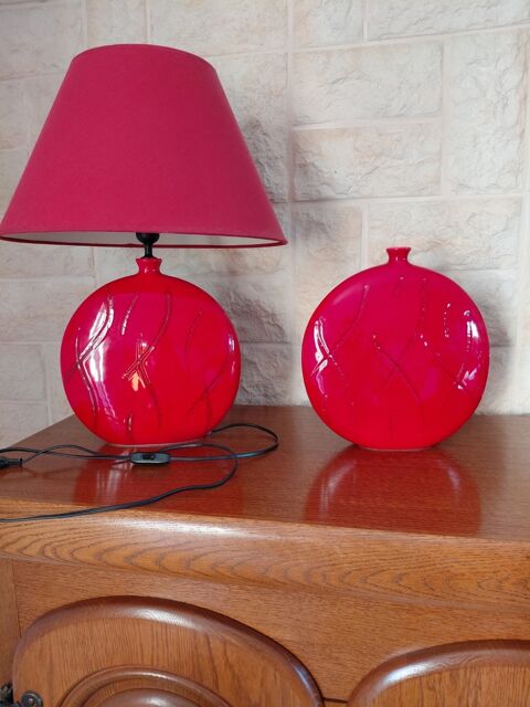 Lampe et vase assorti rouge 49 Fontenay-le-Marmion (14)
