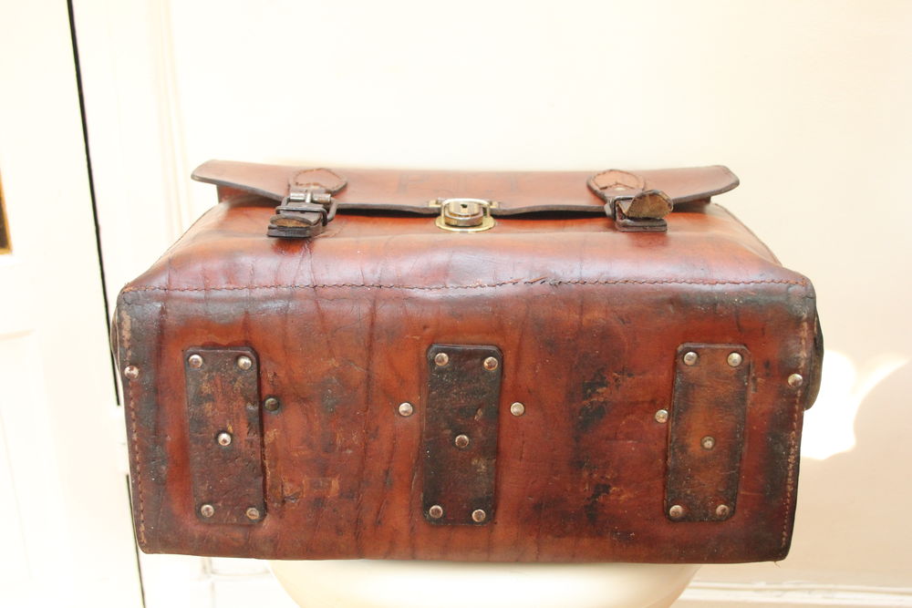 Valise de postier PTT en cuir &eacute;pais 1920 