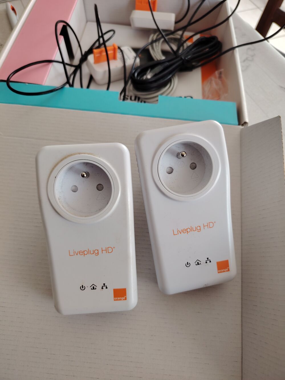 Prise liveplug orange Matériel informatique