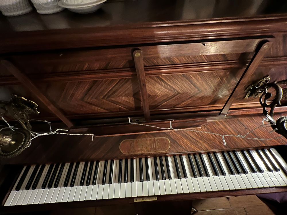 Donne Piano Droit Staub. Tr&egrave;s bon &eacute;tat Instruments de musique