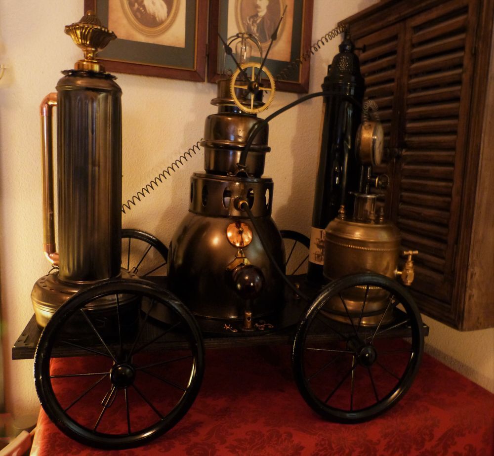  Machine de Curiosit&eacute; "ANTIQUE WHEELED MACHINE" Steampunk Décoration