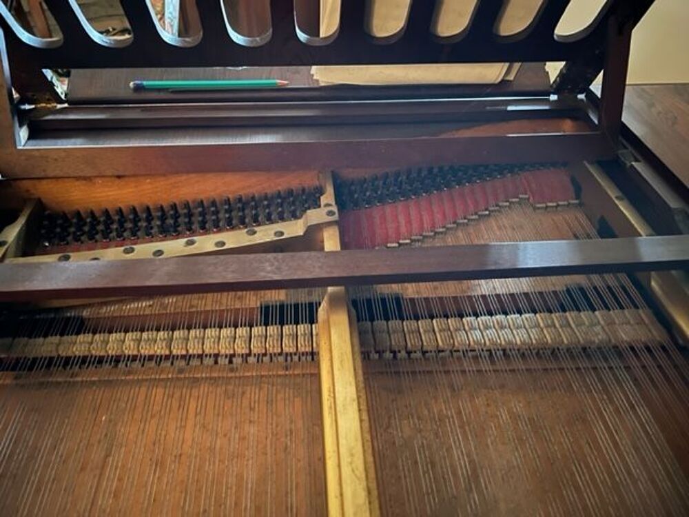 Piano 1/4 queue ERARD bois marquet&eacute; Instruments de musique
