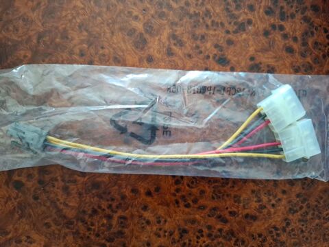 C�ble d'alimentation PCI Express 4 broches m�le Molex 8 GPU 2 La Chapelle-Saint-Luc (10)