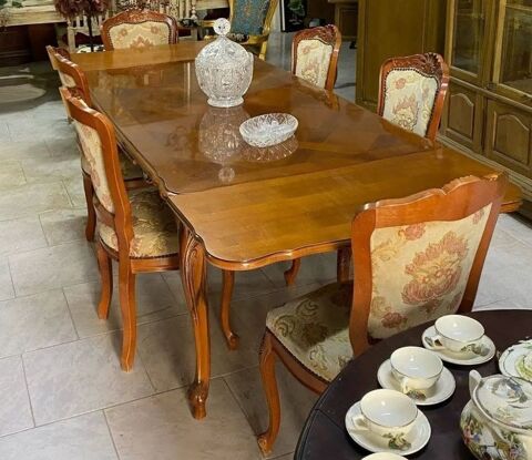 Table de salle à manger avec ses six chaises en bois massif 950 Goussainville (95)