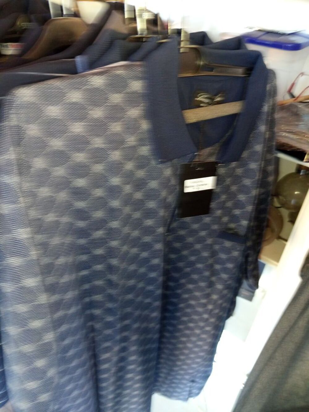 UN LOT DE VETEMENT NEUF 
Vêtements