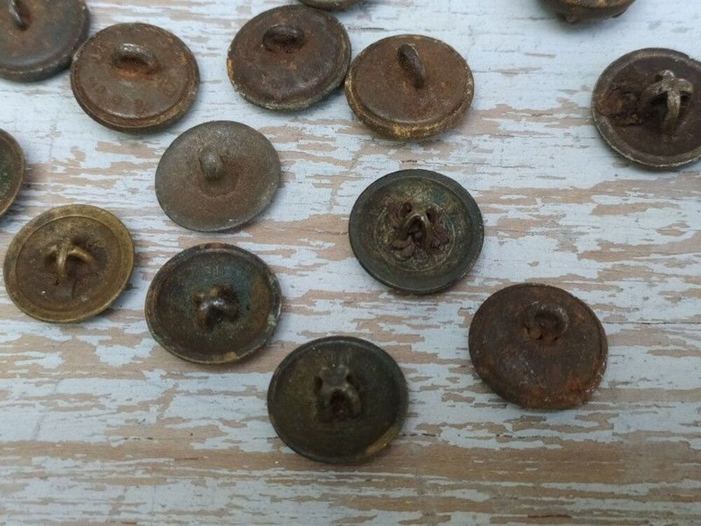 Lot Anciens Boutons d'Uniformes Militaires 