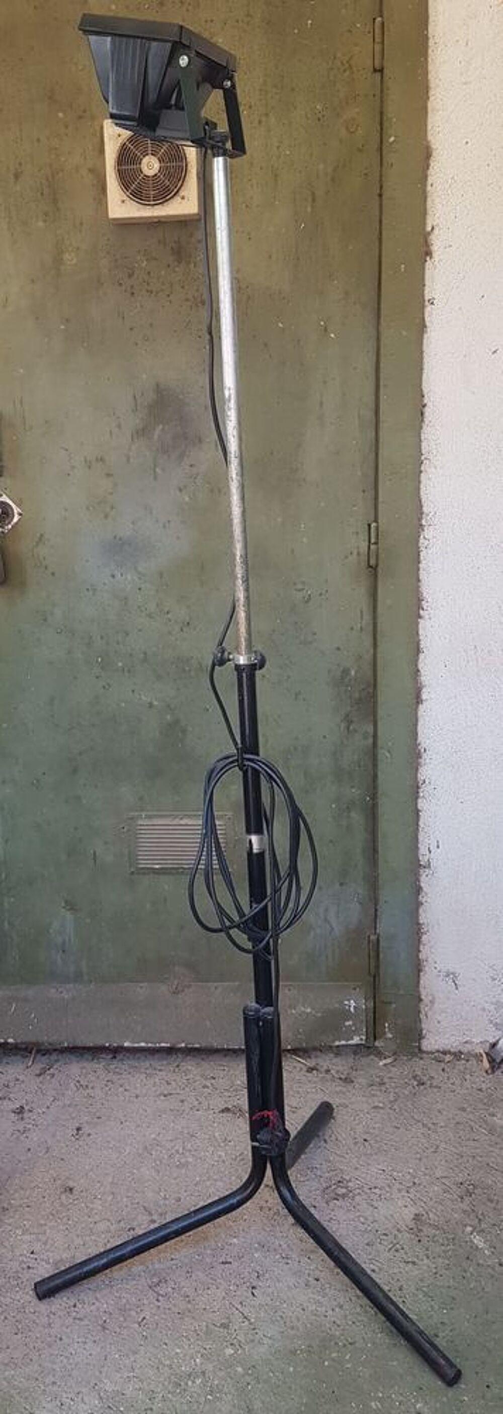 Spot halogene sur pied Bricolage