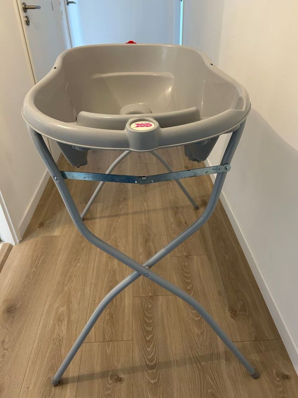 Baignoire b&eacute;b&eacute; OKBABY avec support m&eacute;tal Puriculture