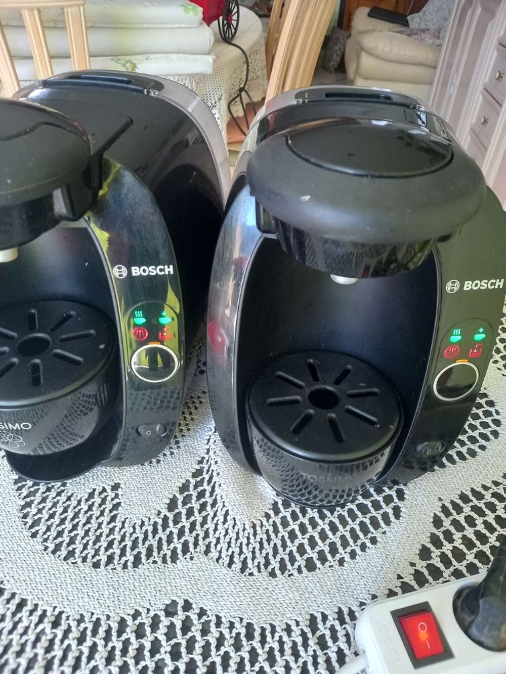 deux cafeti&egrave;res marque Tassimo d'occasion Electroménager