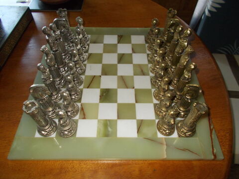 Echiquier en marbre avec ses pi�ces 150 Feuqui�res (60)