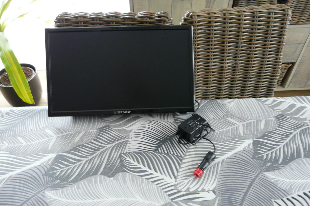 T&eacute;l&eacute;vision 18'' 47 cm - 12 volts camping car ou caravane Photos/Video/TV