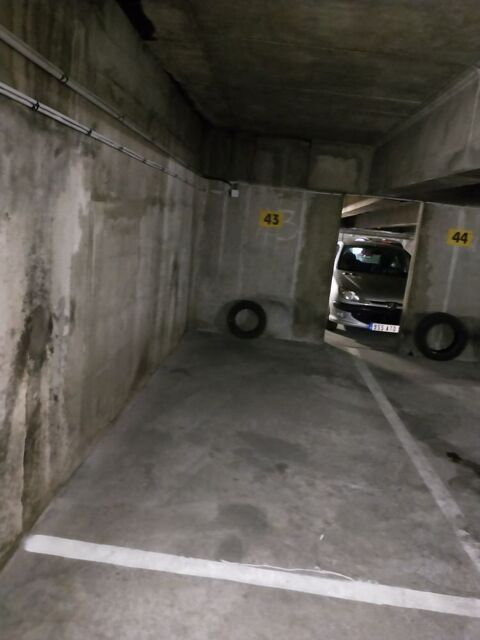  Parking / Garage � louer 10 m�