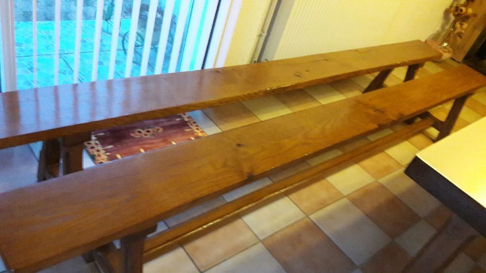 LOT DE 2 BANCS EN BOIS Meubles