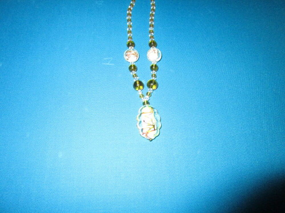  COLLIER EN PERLE Bijoux et montres