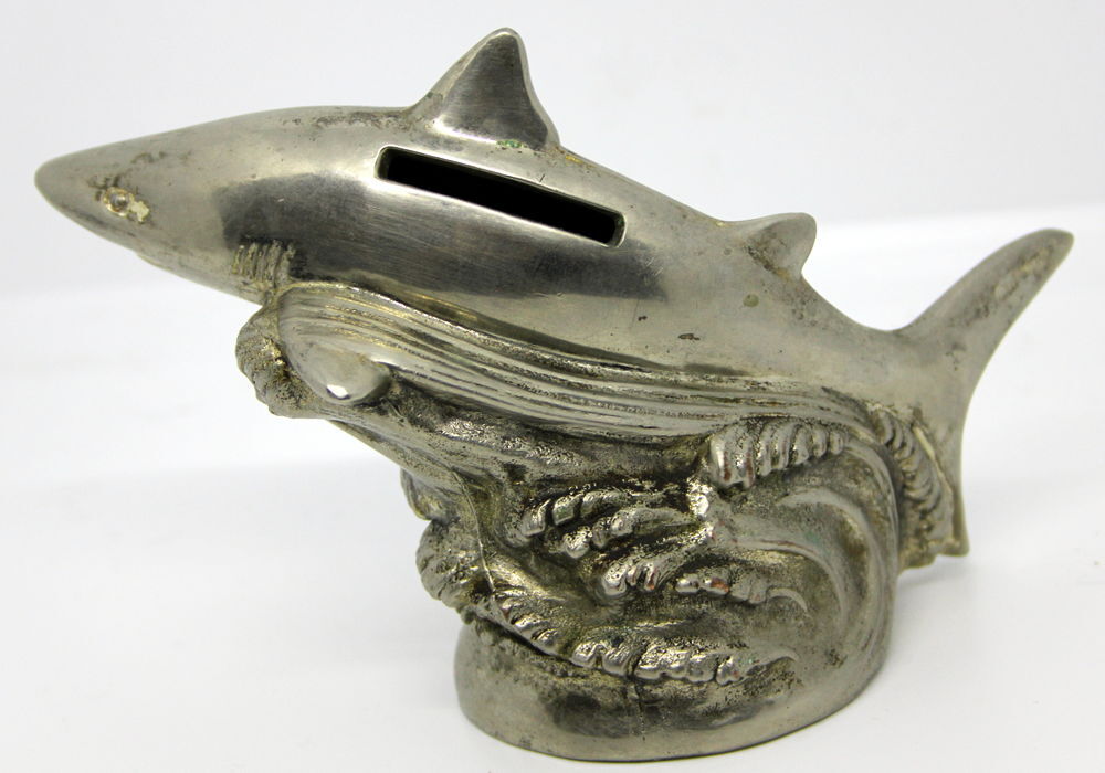 Tirelire ART DECO m&eacute;tal chrom&eacute; ou argent&eacute; Requin 