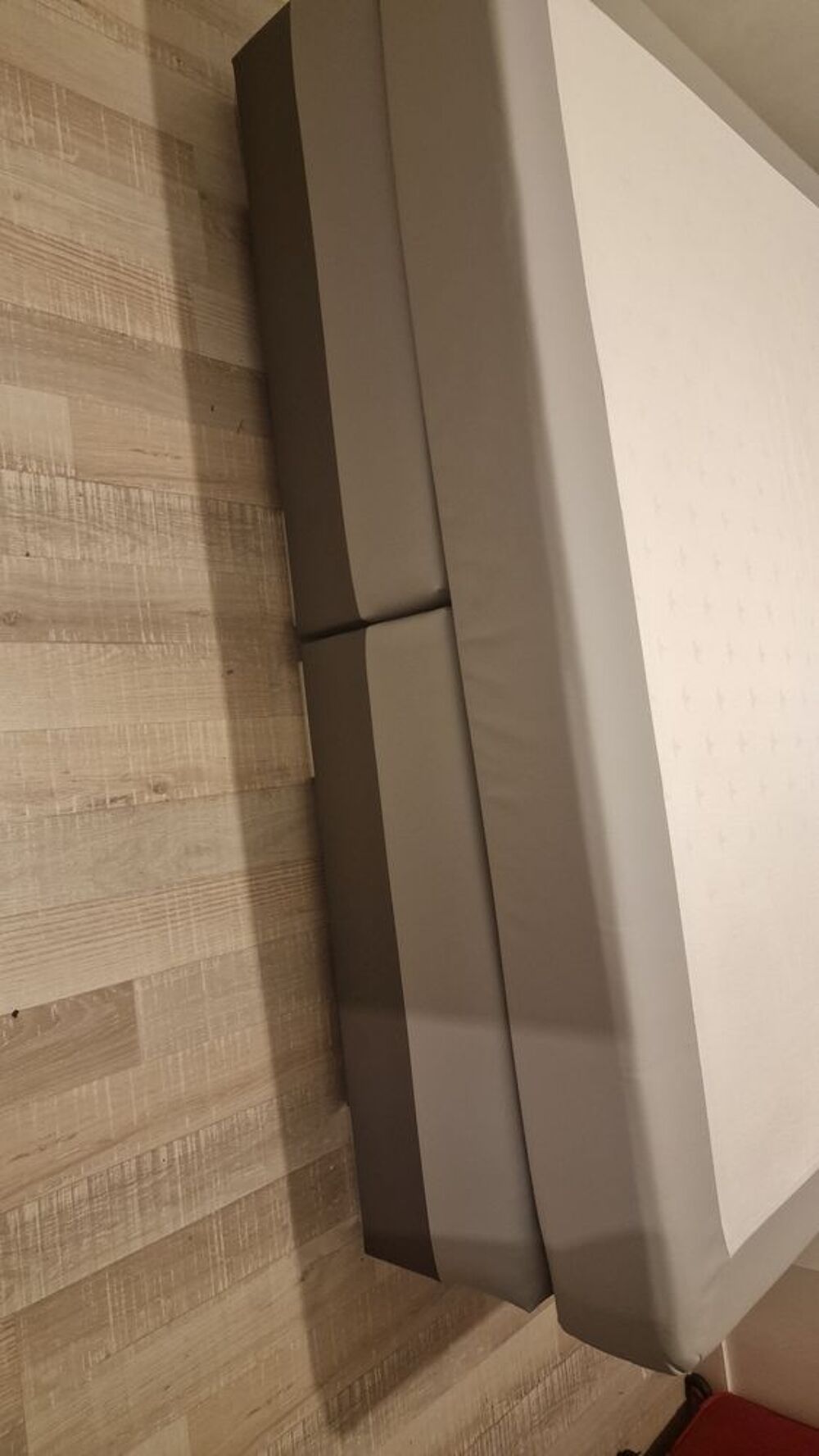 Lit 160&times;200 en cuire avec matelas, led + 2 box compris Meubles