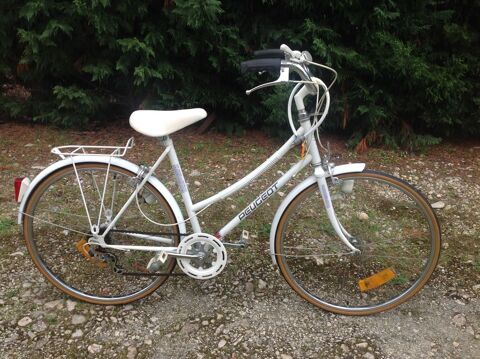 Vélo de dame Peugeot entièrement blanc 100 Robion (84)