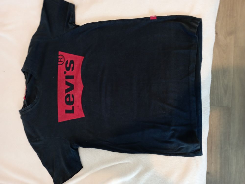 Tee shirt homme levis bleu marine tr&egrave;s bon &eacute;tat Vêtements