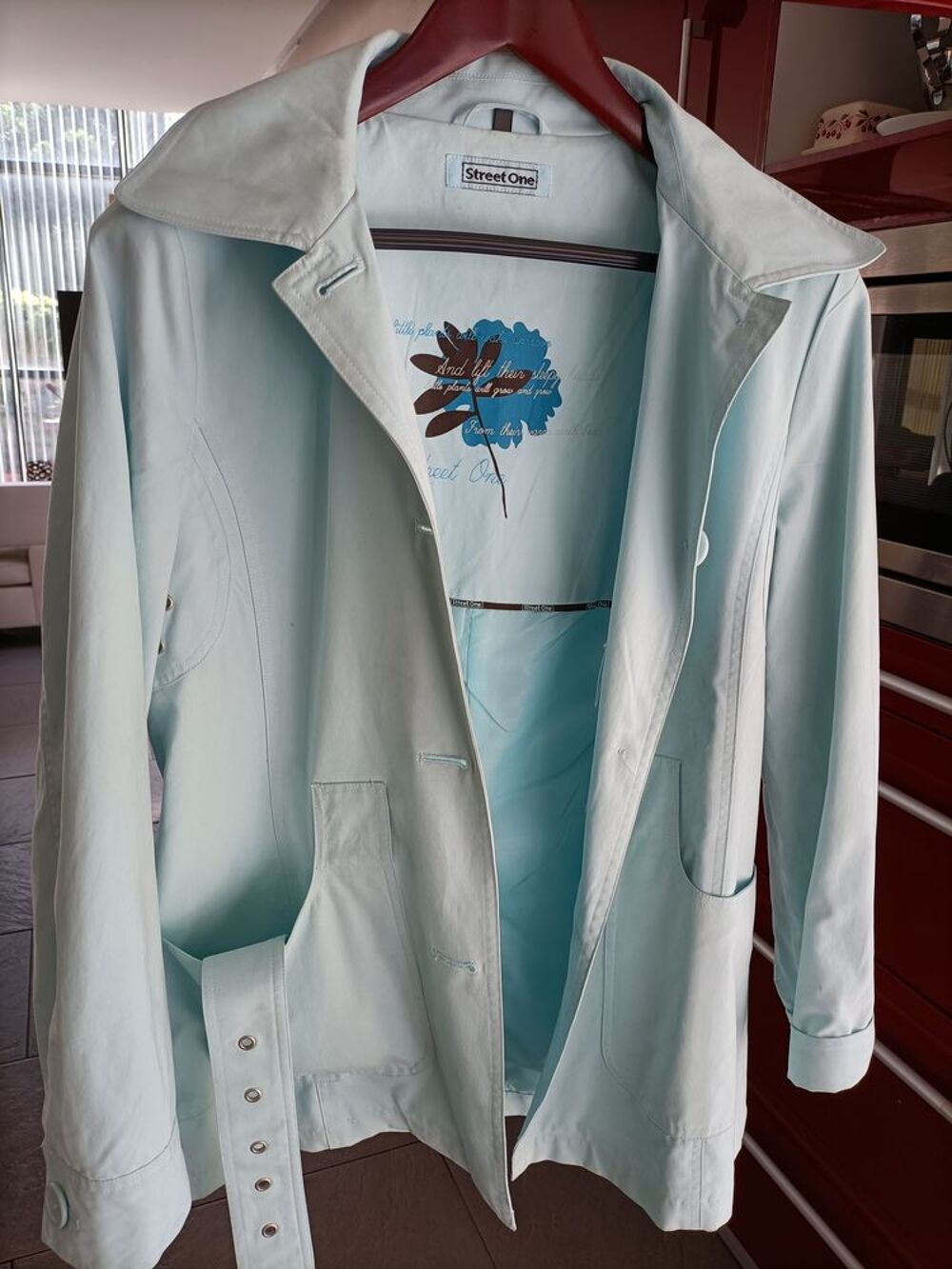 Veste en su&eacute;dine peau de p&ecirc;che taille 38
couleur bleue ciel Vêtements