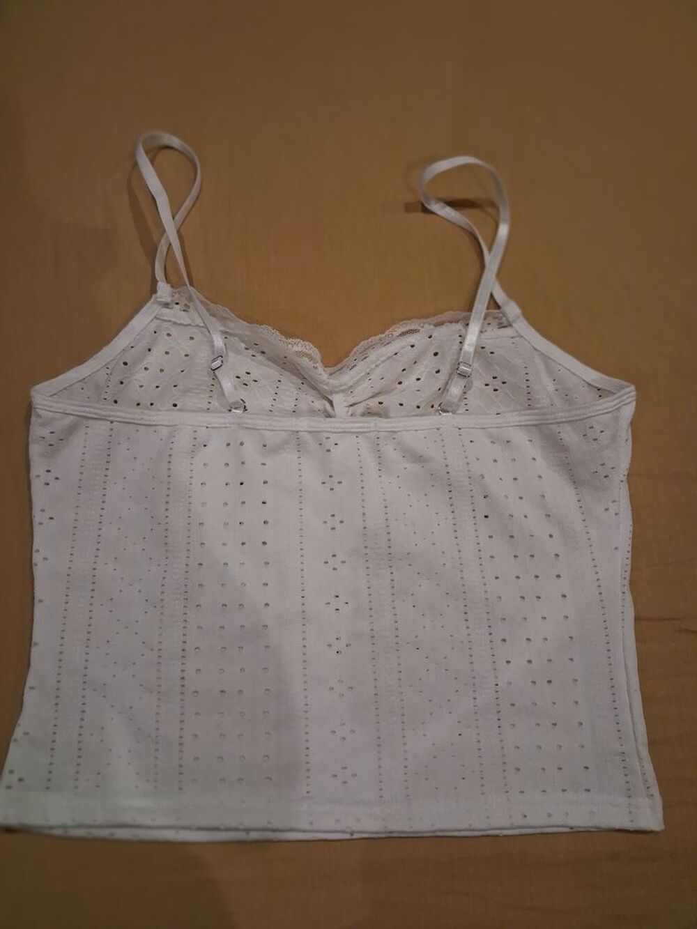 haut tres bon etat Vêtements