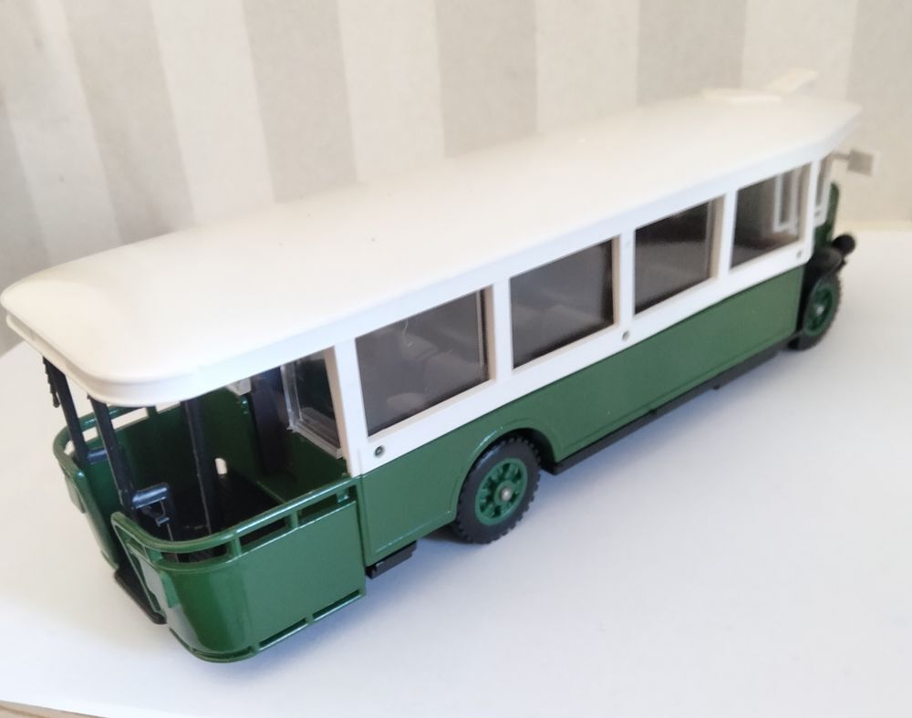 Autobus tn6c. 1/50e. Solido. 